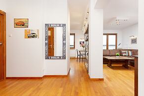 Broniwoja Apartment by Renters