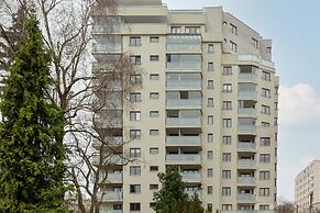 Broniwoja Apartment by Renters