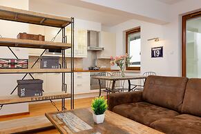 Broniwoja Apartment by Renters