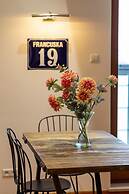 Broniwoja Apartment by Renters