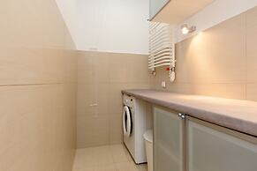 Broniwoja Apartment by Renters