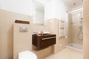 Broniwoja Apartment by Renters