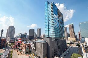 Ballpark Luxury Loft Steps from Arch