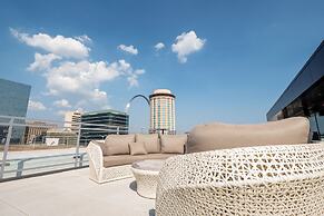 Ballpark Luxury Loft Steps from Arch