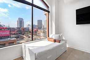 Ballpark Luxury Loft Steps from Arch