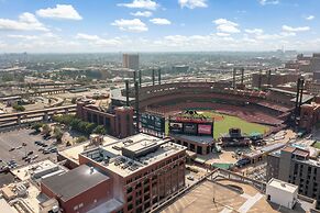 Ballpark Luxury Loft Steps from Arch
