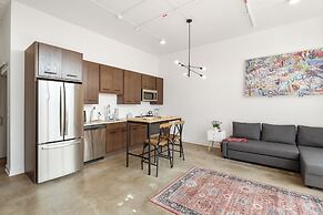 Ballpark Luxury Loft Steps from Arch