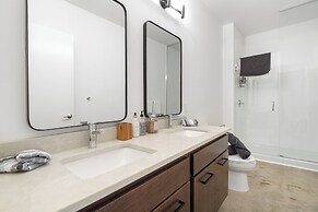 Ballpark Luxury Loft Steps from Arch