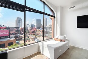 Ballpark Luxury Loft Steps from Arch