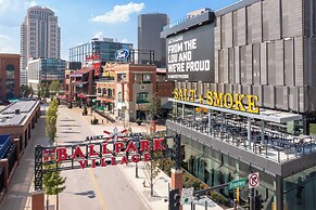 Ballpark Luxury Loft Steps from Arch