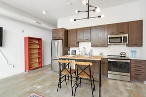 Ballpark Luxury Loft Steps from Arch