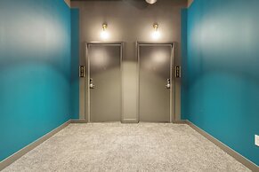 Ballpark Luxury Loft Steps from Arch