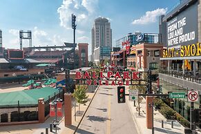 Ballpark Luxury Loft Steps from Arch