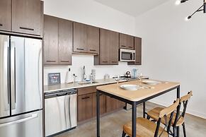 Ballpark Luxury Loft Steps from Arch