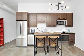 Ballpark Luxury Loft Steps from Arch