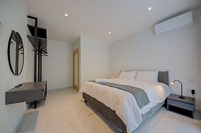 Mayfair by Premier Suites MT