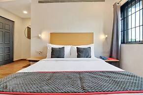 Hotel Consulate By BookMeriHotel