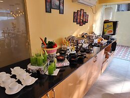 Hotel Consulate By BookMeriHotel