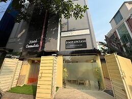 Hotel Consulate By BookMeriHotel