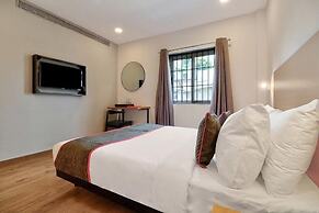 Hotel Consulate By BookMeriHotel