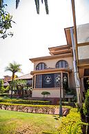 AVANTI HOTEL & CONVENTION CENTER
