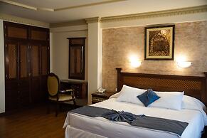 AVANTI HOTEL & CONVENTION CENTER