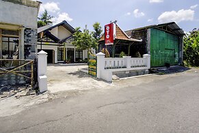 OYO Life 3301 Pondok Eyang Obi