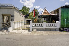 OYO Life 3301 Pondok Eyang Obi