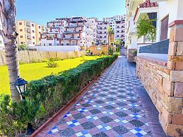 Apartment with pool direct access to sea