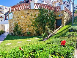 Apartment with pool direct access to sea