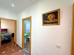 Apartment with pool direct access to sea