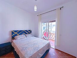 Apartment with pool direct access to sea