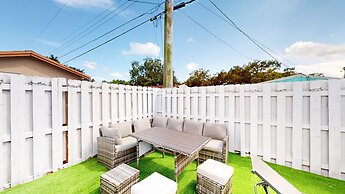 Casa Lucia 5BR Luxury Home with Pool Near Hard Rock Casino