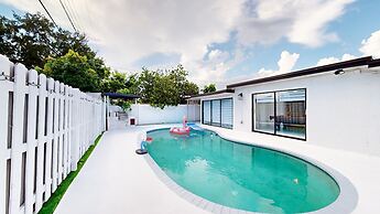 Casa Lucia 5BR Luxury Home with Pool Near Hard Rock Casino