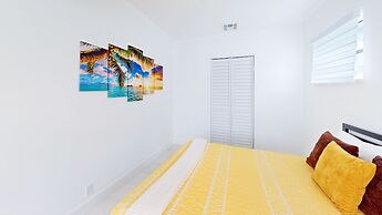 Casa Lucia 5BR Luxury Home with Pool Near Hard Rock Casino