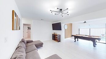 Casa Lucia 5BR Luxury Home with Pool Near Hard Rock Casino