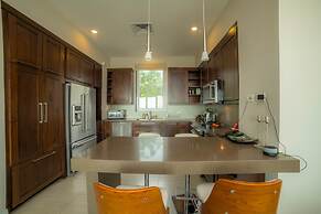 Miramar 5D -3 Bedr 3 Bath Ocean View