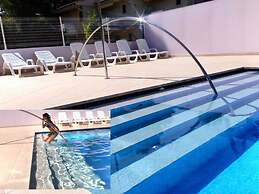 Vibrant Apartment With Pool by Beahost Rentals