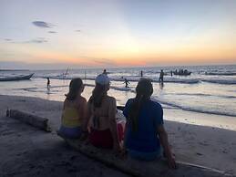 Urantia Beach Hostel & Camping