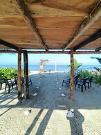 Urantia Beach Hostel & Camping