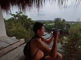 Urantia Beach Hostel & Camping