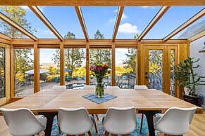 Private Pool & Large Deck: Modern Cotati Villa!