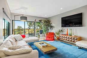 Private Pool & Large Deck: Modern Cotati Villa!