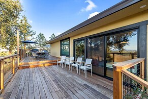 Private Pool & Large Deck: Modern Cotati Villa!