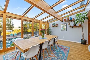 Private Pool & Large Deck: Modern Cotati Villa!