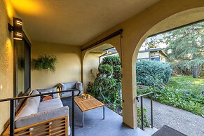 Private Pool & Large Deck: Modern Cotati Villa!