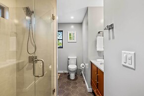 Private Pool & Large Deck: Modern Cotati Villa!