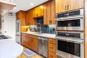 Private Pool & Large Deck: Modern Cotati Villa!