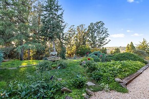 Private Pool & Large Deck: Modern Cotati Villa!