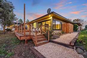 Private Pool & Large Deck: Modern Cotati Villa!